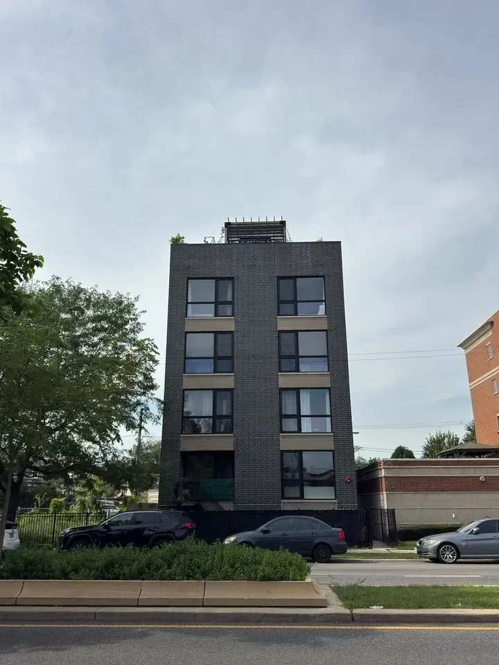 2BR Condo for Sale in Chicago, IL