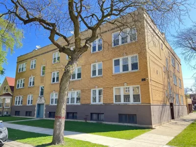 2BR House for Rent in Chicago, IL