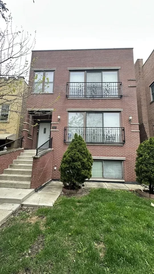 House for Rent in Chicago, IL