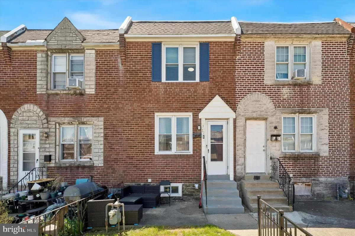 3BR Townhouse for Sale in Darby, PA