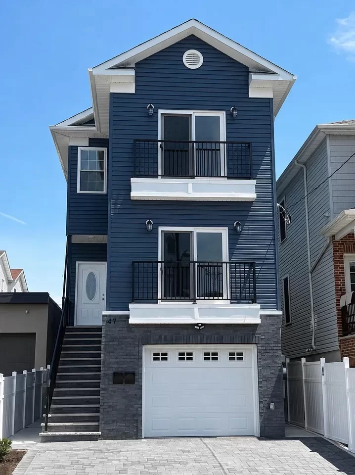 6BR Multi-Family for Sale in Bayonne, NJ