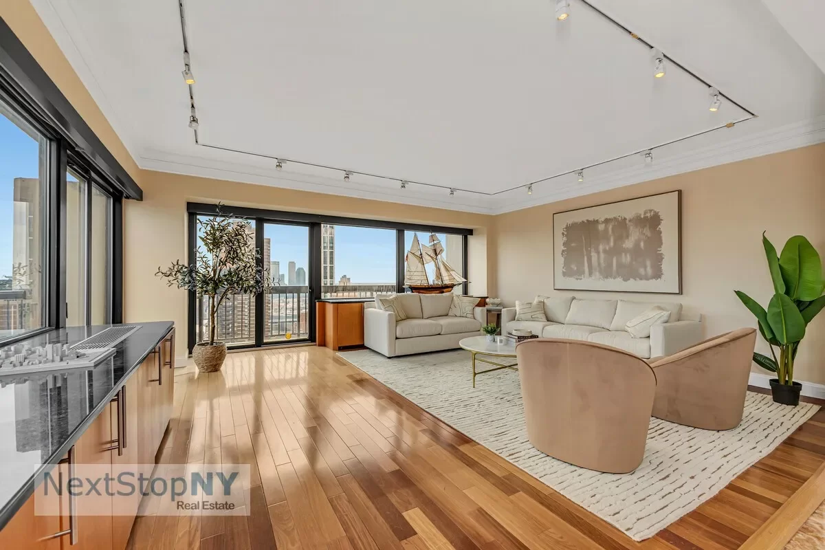 2BR Condo for Sale in Manhattan, NY