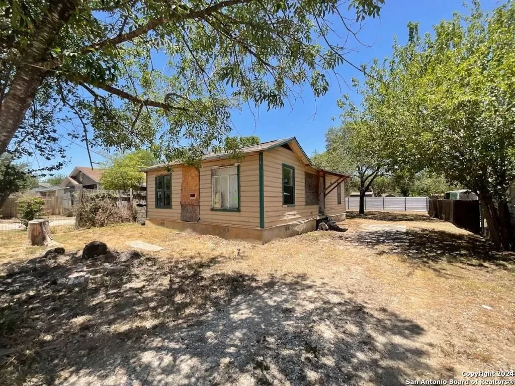 2BR House for Sale in San Antonio, TX