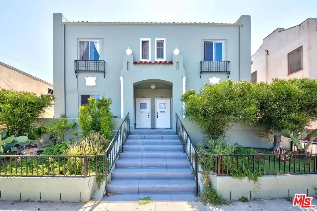 4BR Multi-Family for Sale in Los Angeles, CA