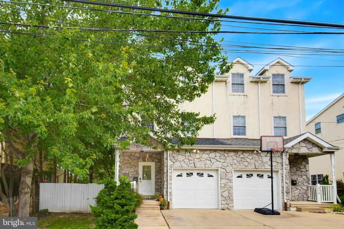 4BR Townhouse for Sale in Philadelphia, PA