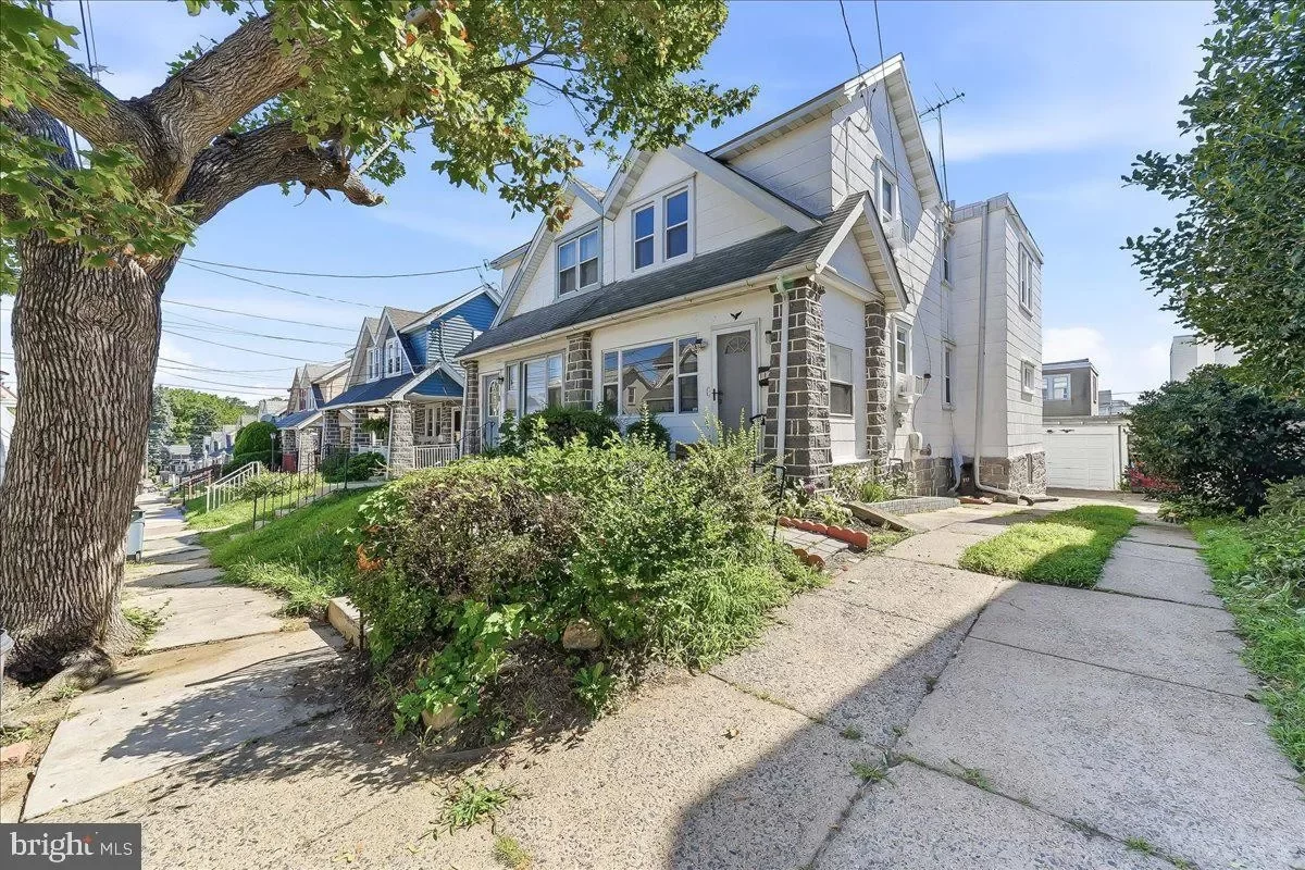 4BR Townhouse for Sale in Upper Darby, PA