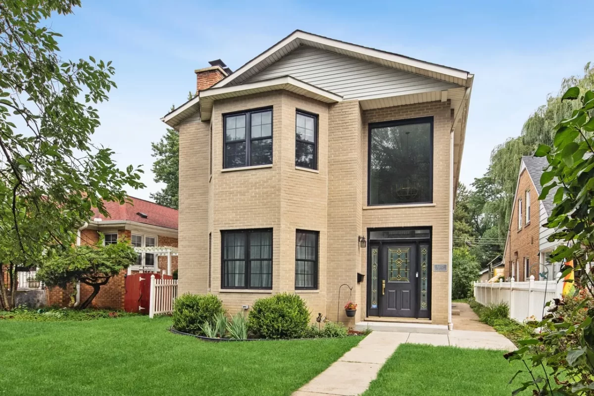 4BR House for Sale in Chicago, IL