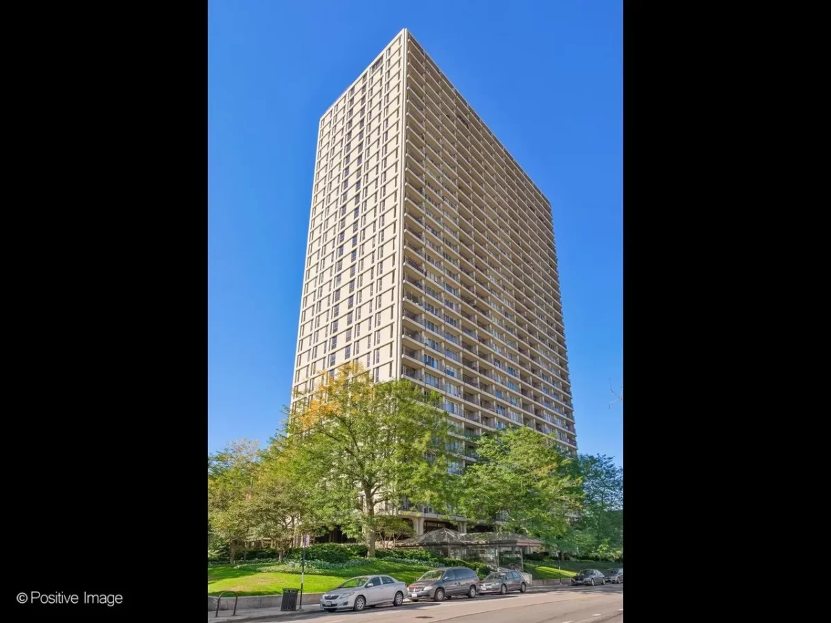 2BR Condo for Sale in Chicago, IL