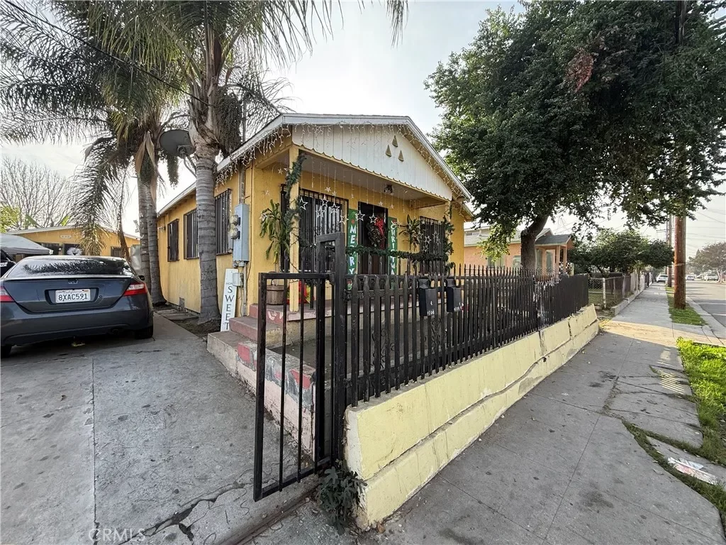 4BR Multi-Family for Sale in Los Angeles, CA