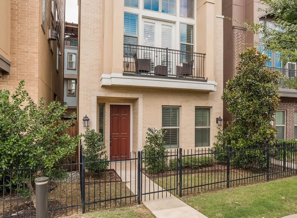 4BR Townhouse for Rent in Dallas, TX