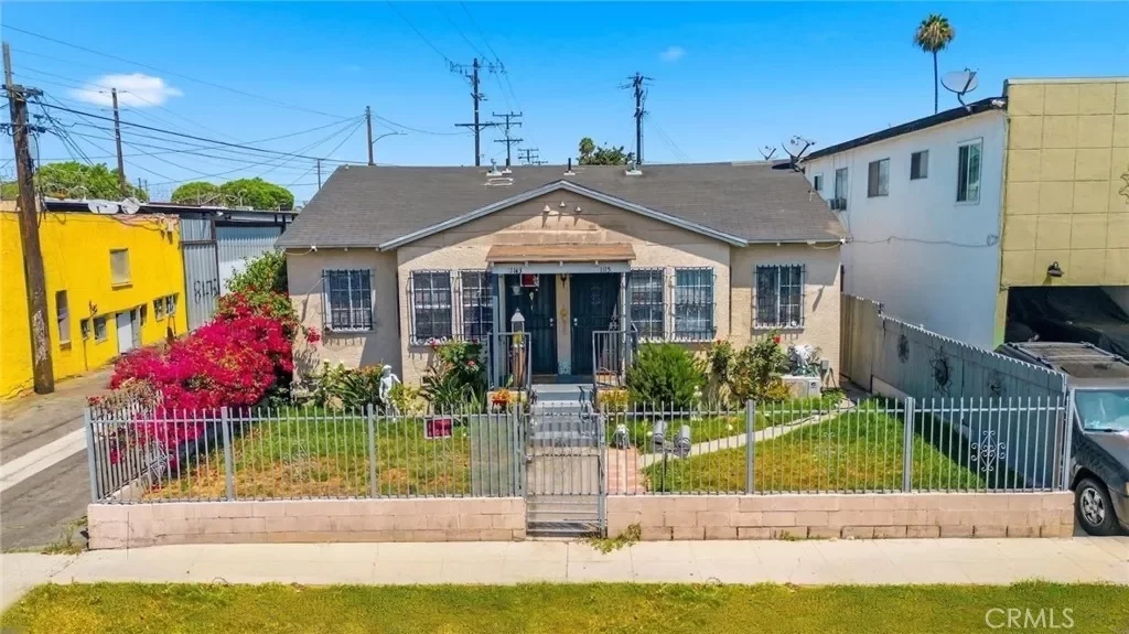 4BR Multi-Family for Sale in Los Angeles, CA