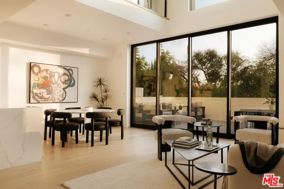 2BR Condo for Sale in Los Angeles, CA