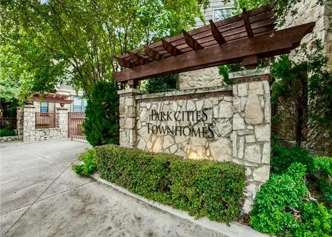 3BR Townhouse for Rent in Dallas, TX