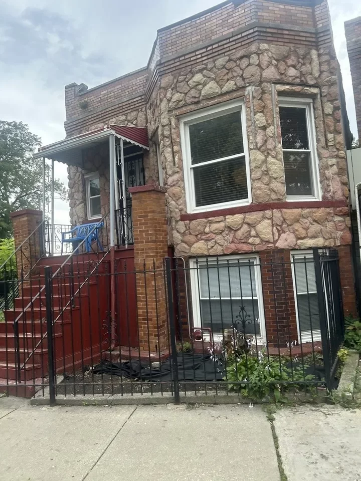 5BR Multi-Family for Sale in Chicago, IL