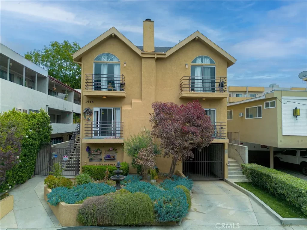 2BR Townhouse for Sale in Los Angeles, CA