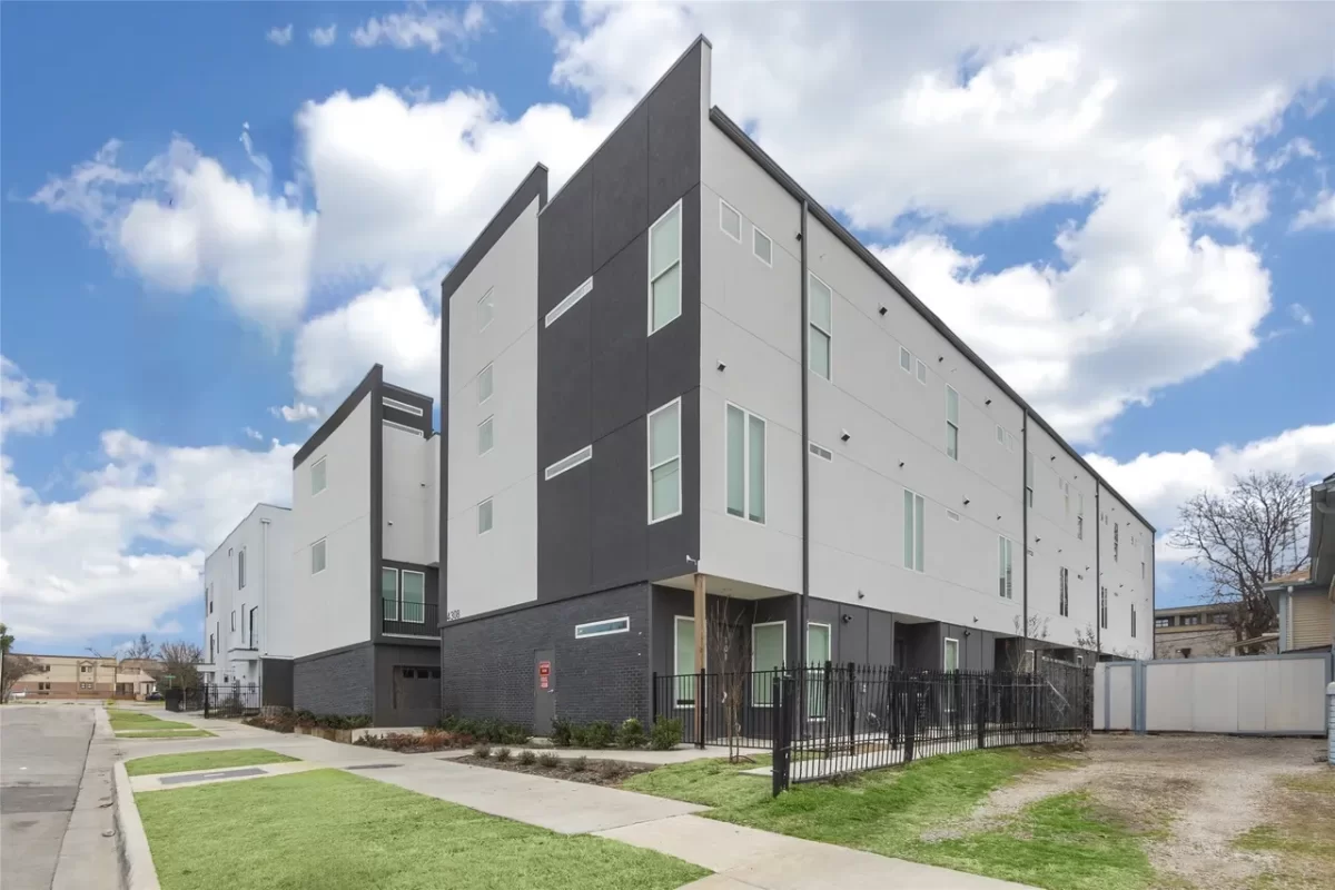 2BR Townhouse for Rent in Dallas, TX