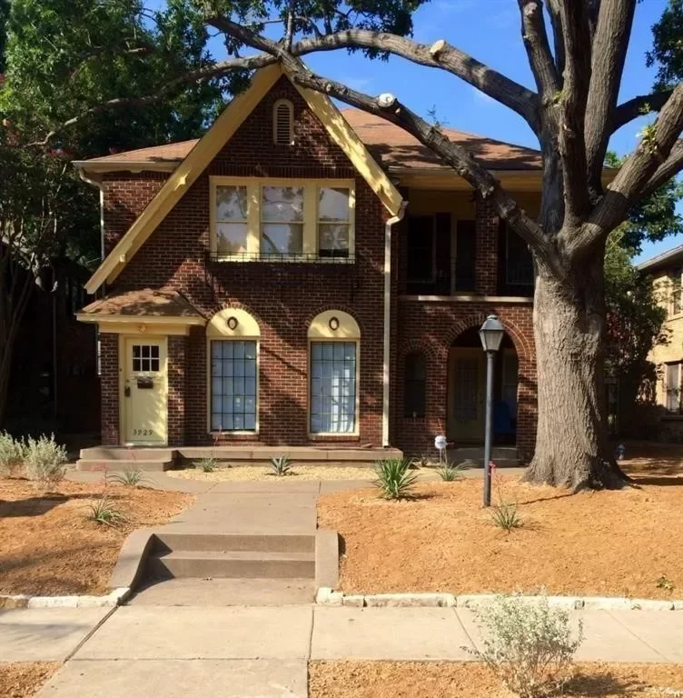 2BR Duplex for Rent in Dallas, TX