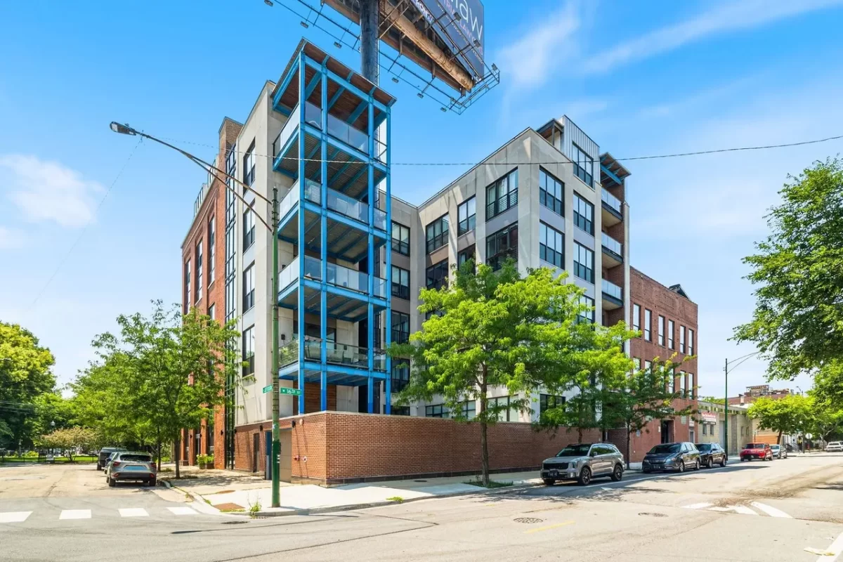 2BR Condo for Sale in Chicago, IL