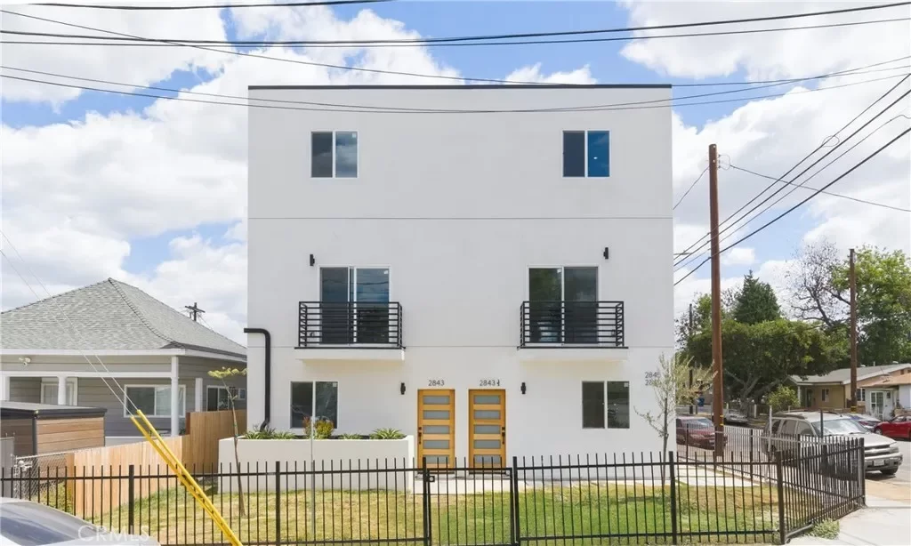 2BR Multi-Family for Sale in Los Angeles, CA