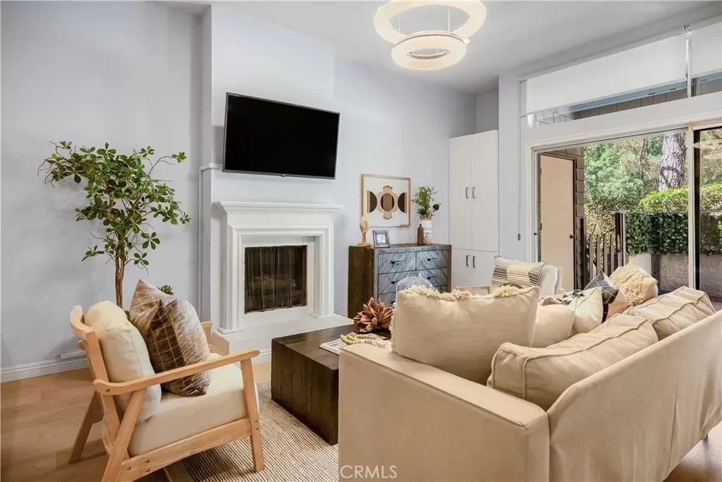 2BR Condo for Sale in Pasadena, CA