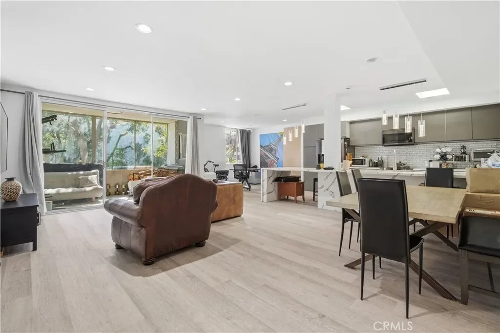 2BR Condo for Sale in Los Angeles, CA