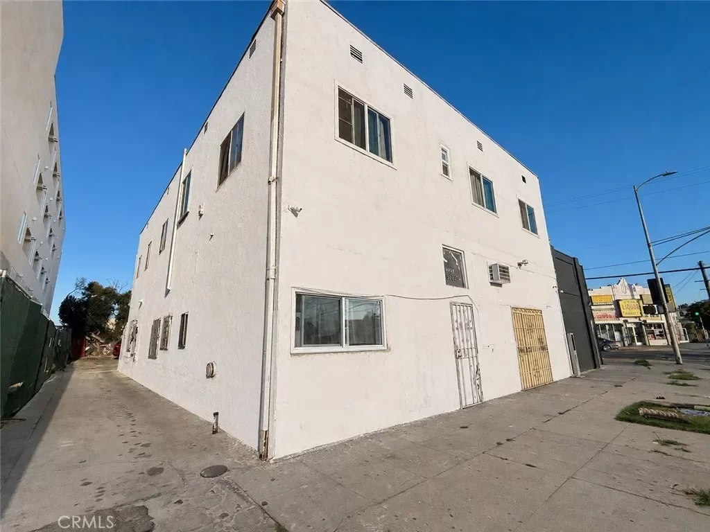 4BR Multi-Family for Sale in Los Angeles, CA