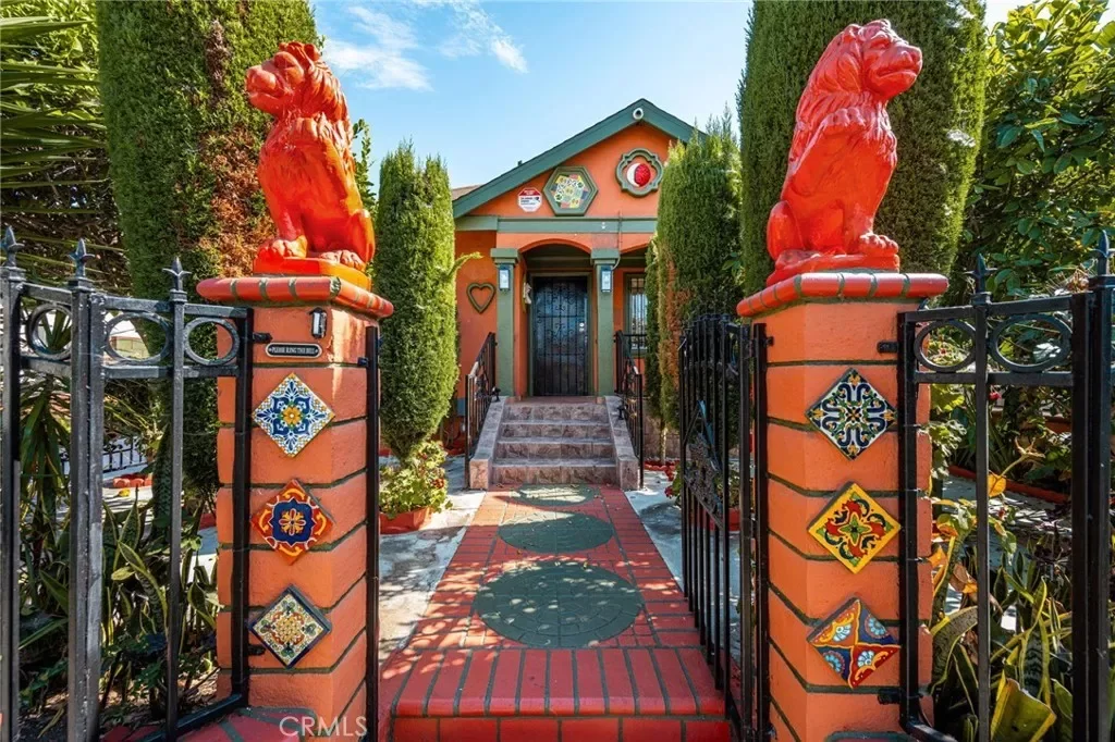 4BR House for Sale in Los Angeles, CA