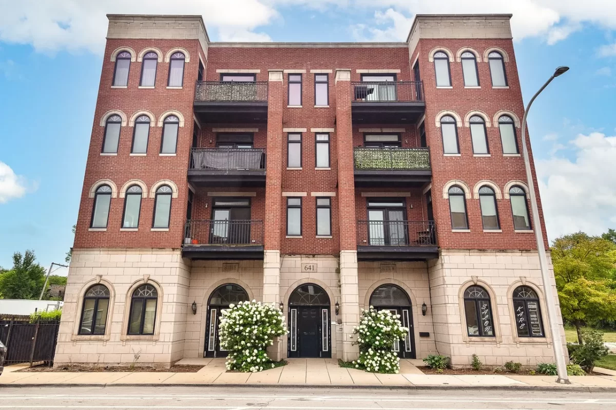 2BR Condo for Sale in Chicago, IL