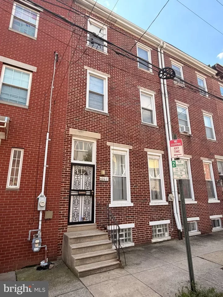 4BR Townhouse for Sale in Philadelphia, PA