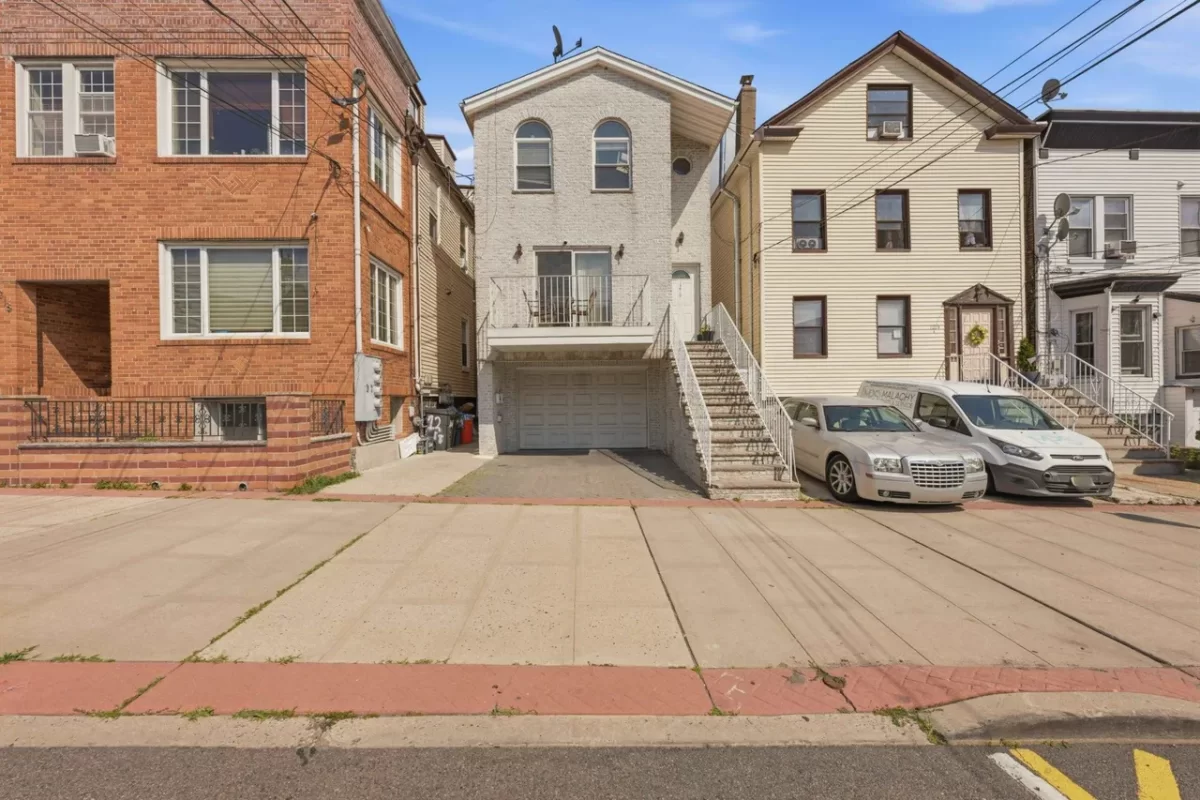 7BR Multi-Family for Sale in Union City, NJ