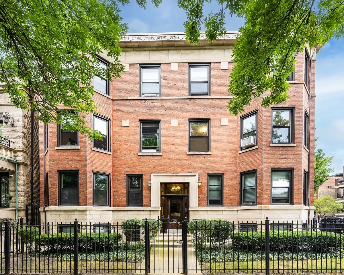 2BR Condo for Sale in Chicago, IL