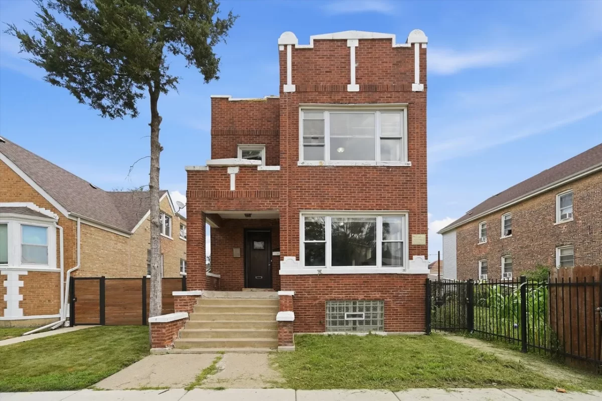 6BR Multi-Family for Sale in Chicago, IL