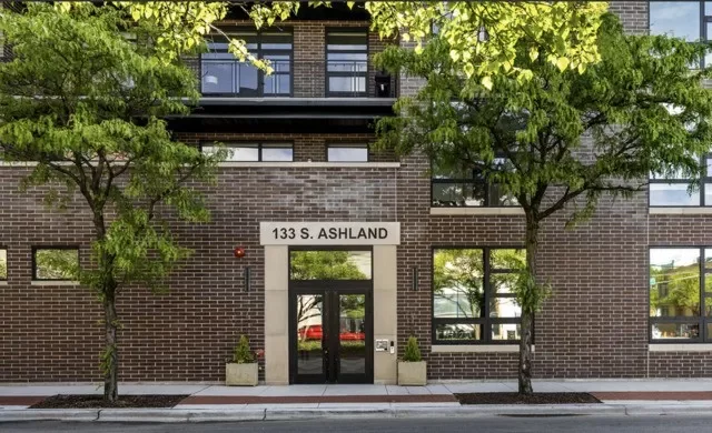 2BR House for Rent in Chicago, IL