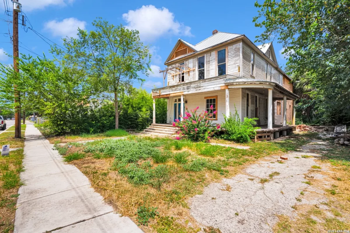 6BR House for Sale in San Antonio, TX