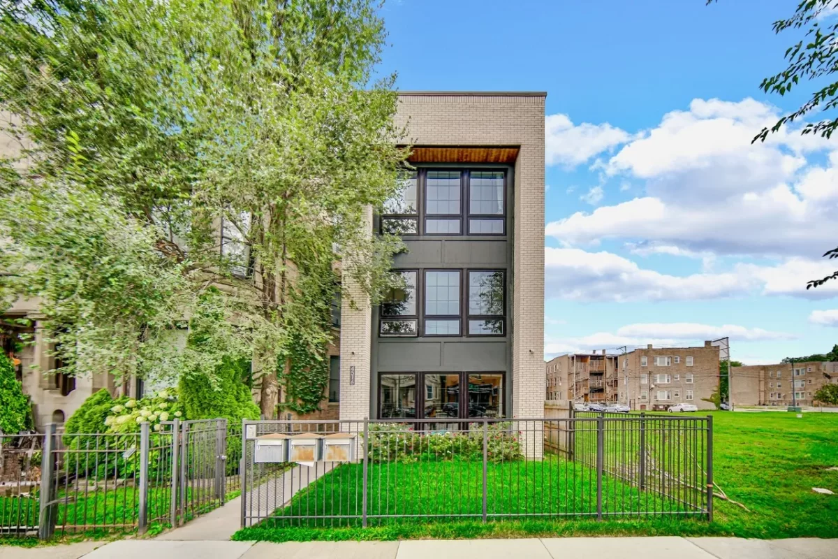 3BR Condo for Sale in Chicago, IL