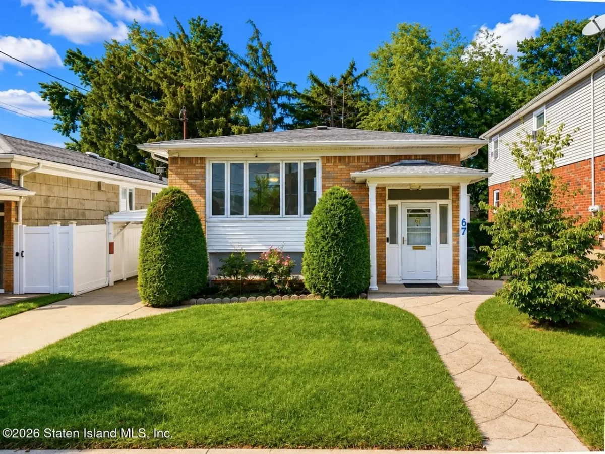 3BR House for Sale in Staten Island, NY