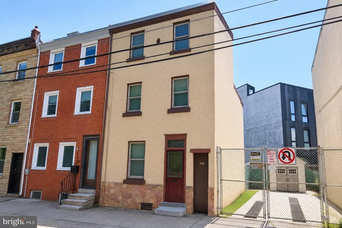 3BR Townhouse for Sale in Philadelphia, PA