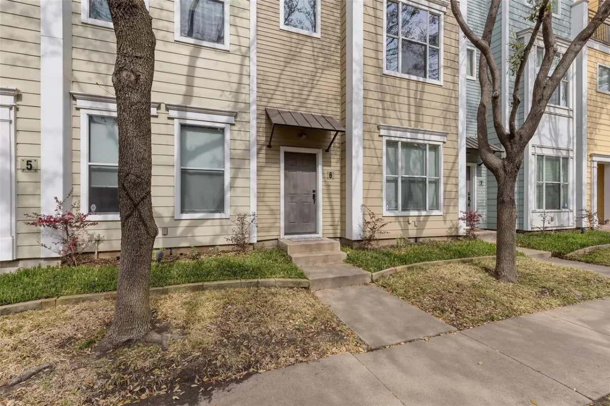 2BR Townhouse for Rent in Dallas, TX
