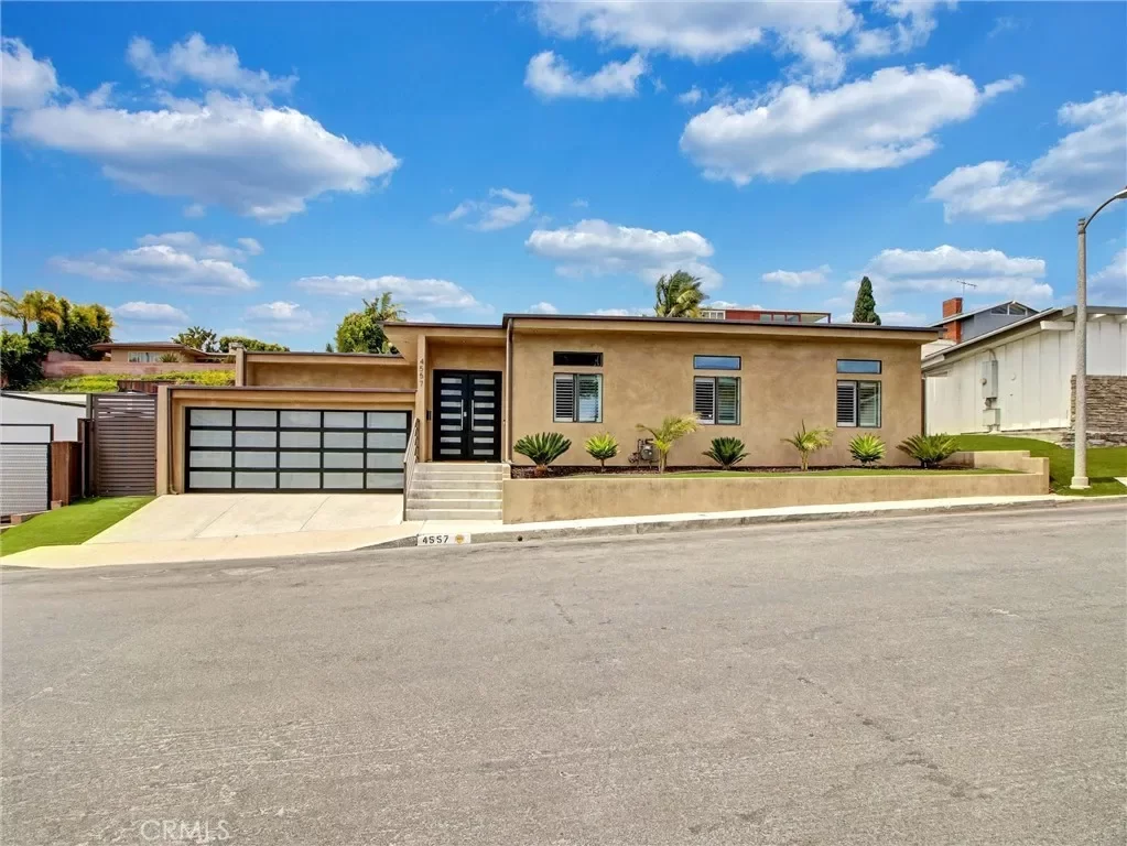 4BR House for Sale in Los Angeles, CA