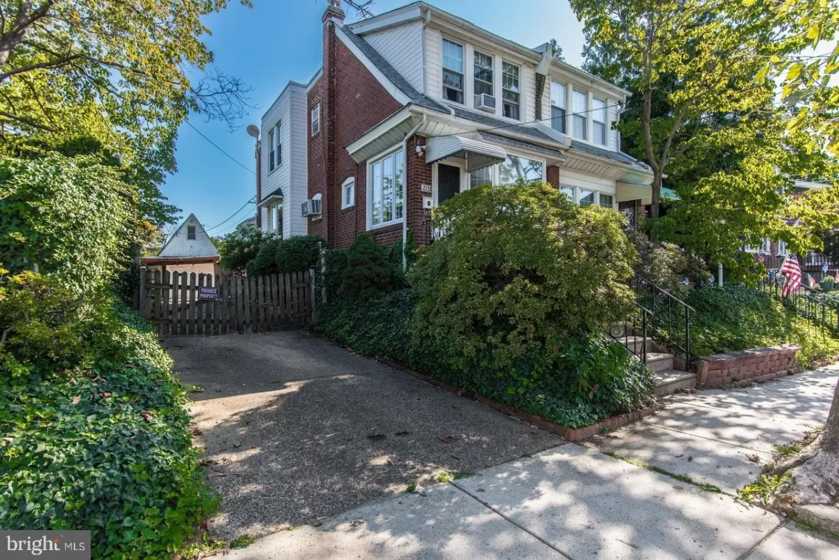 3BR Townhouse for Sale in Philadelphia, PA