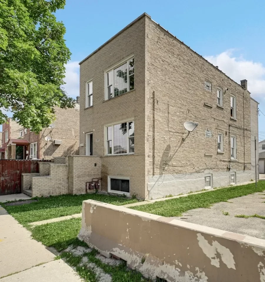 6BR Multi-Family for Sale in Chicago, IL