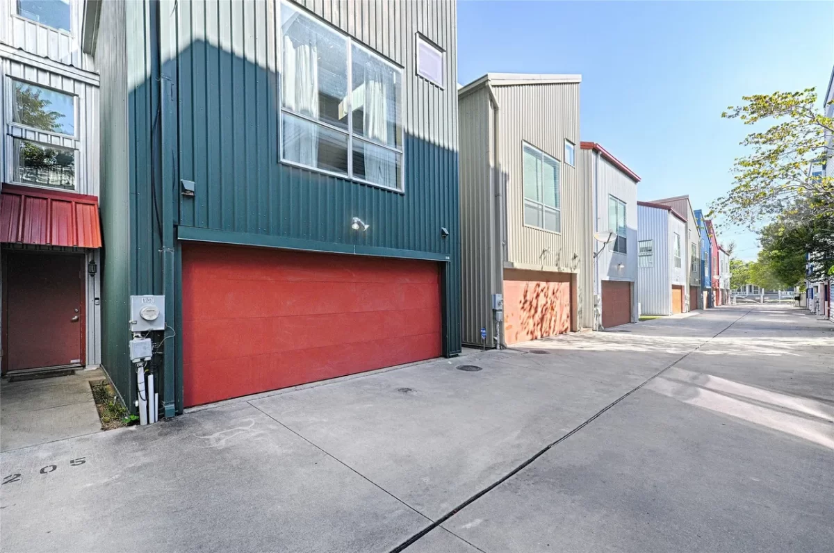 2BR Townhouse for Sale in Dallas, TX