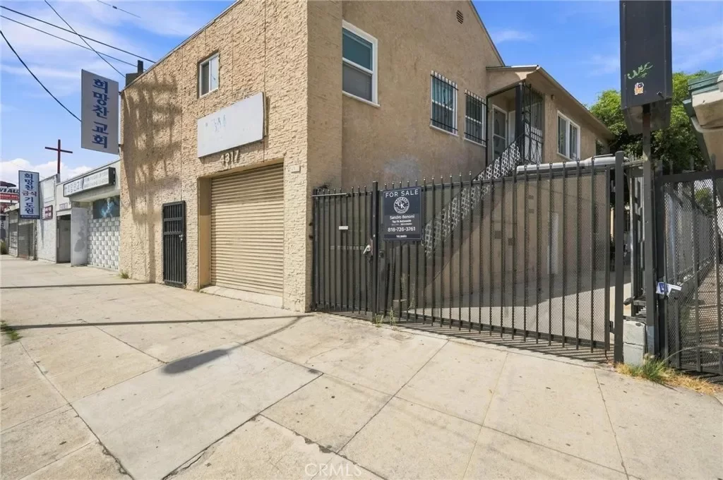 6BR Multi-Family for Sale in Los Angeles, CA