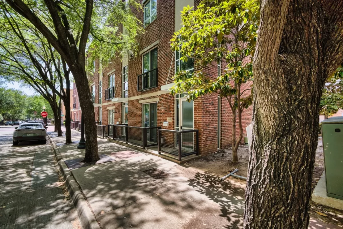 3BR Townhouse for Sale in Dallas, TX
