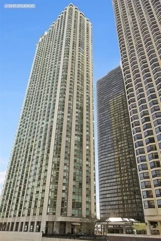 2BR Condo for Sale in Chicago, IL