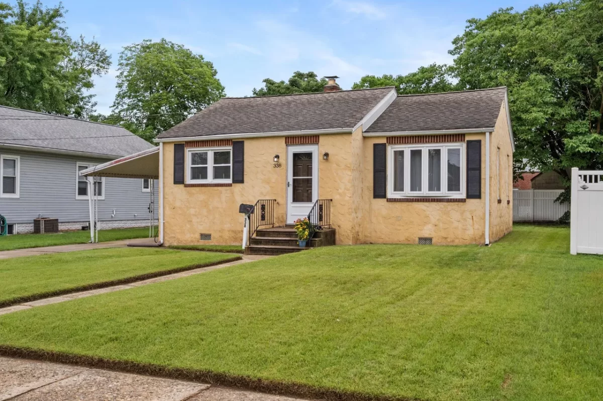 2BR House for Sale in Mount Ephraim, NJ