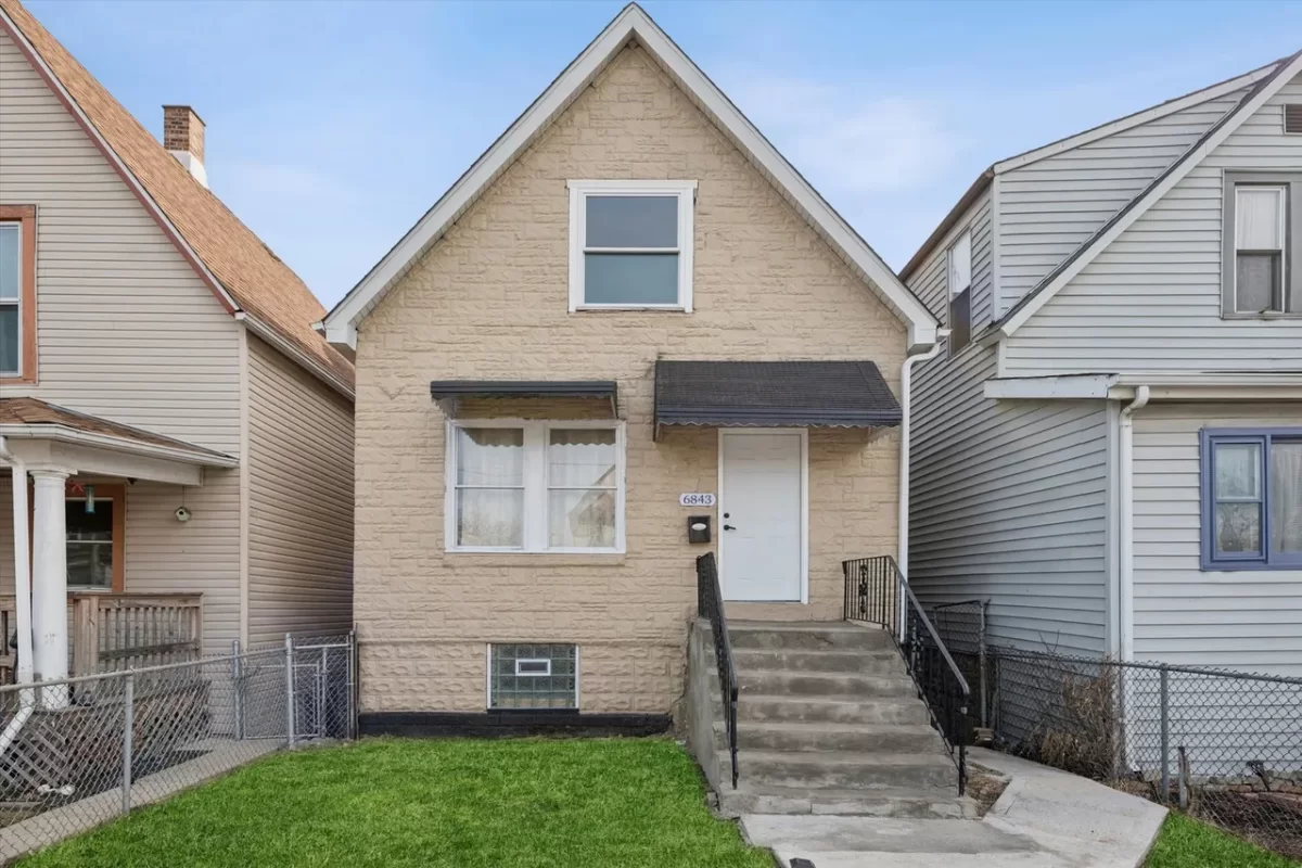 7BR House for Sale in Chicago, IL