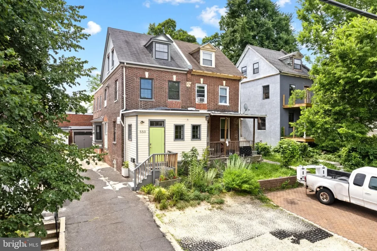 5BR Townhouse for Sale in Philadelphia, PA