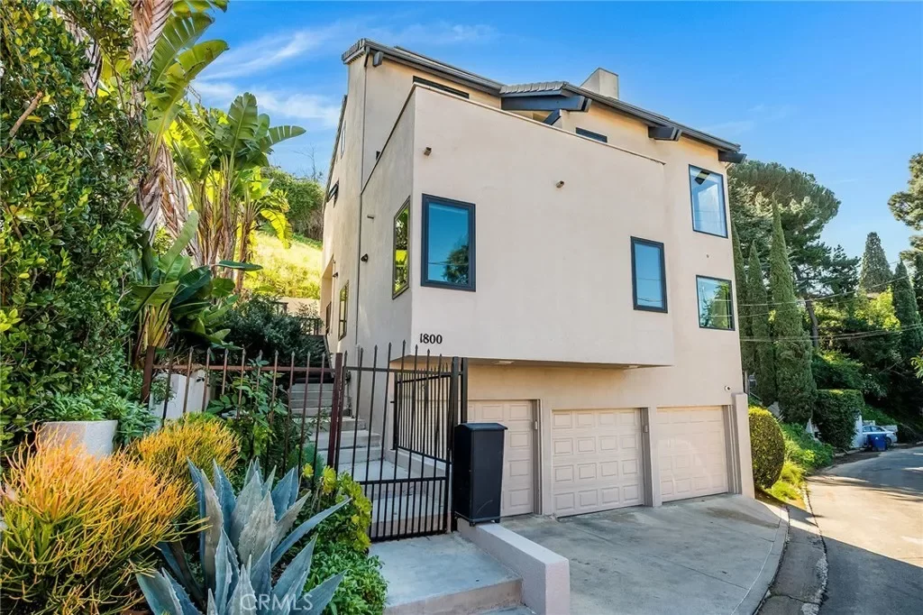 4BR House for Sale in Los Angeles, CA