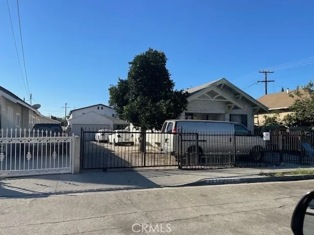 4BR Multi-Family for Sale in Los Angeles, CA